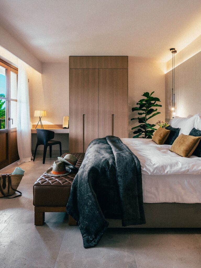 9-CastellSonClaret_Gardensuite_bedroom_2