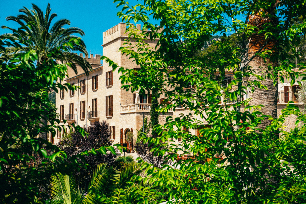 5-CastellSonClaret_Castle outdoor side